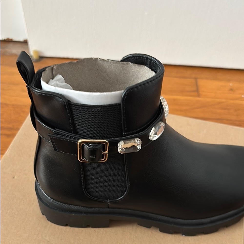 Stylish Steve Madden Girls Black Boots With Jewel Accents NWT - Picture 3 of 4